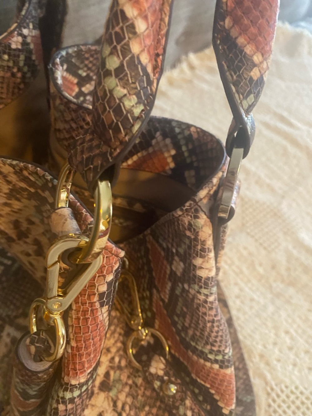 G.I.L.I. Limited Edition Roma handbag
In like New Condition - Picture 4 of 7